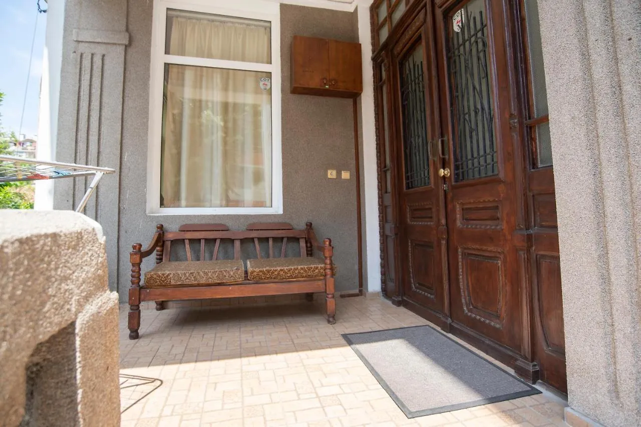Art Studios Elsor Бургас 2*,